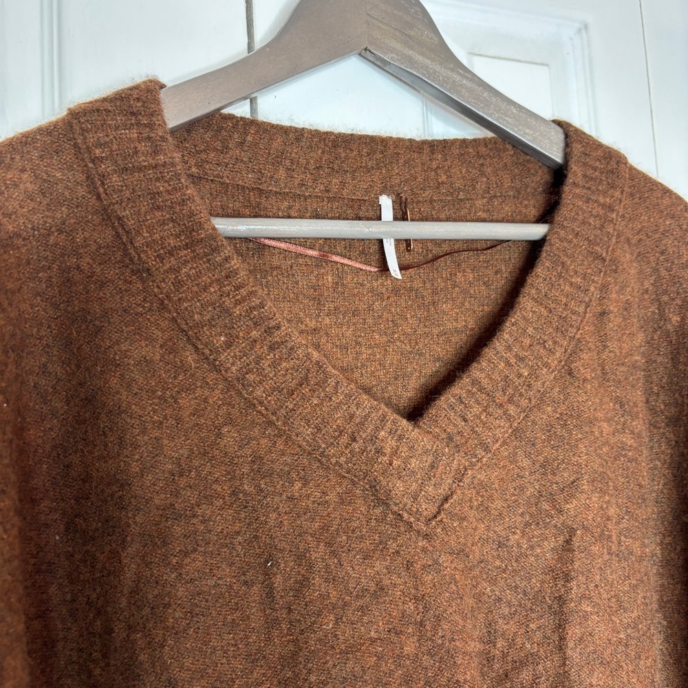 Free People Brown 100% Cashmere V-Neck Oversized Pullover Sweater Size Medium - Picture 2 of 8